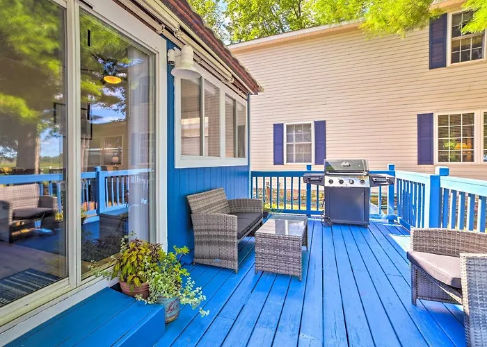 East Tawas Lakefront Getaway With Kayaks And Deck