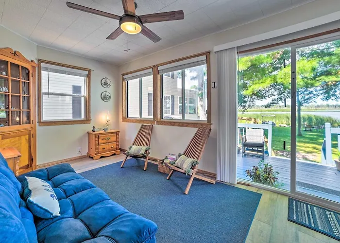 East Tawas Lakefront Getaway With Kayaks And Deck
