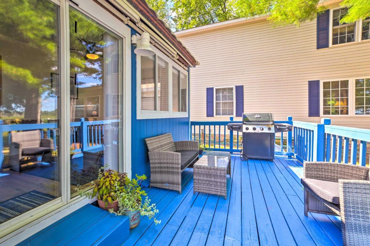 Holiday home Lakefront Getaway With Kayaks And Deck