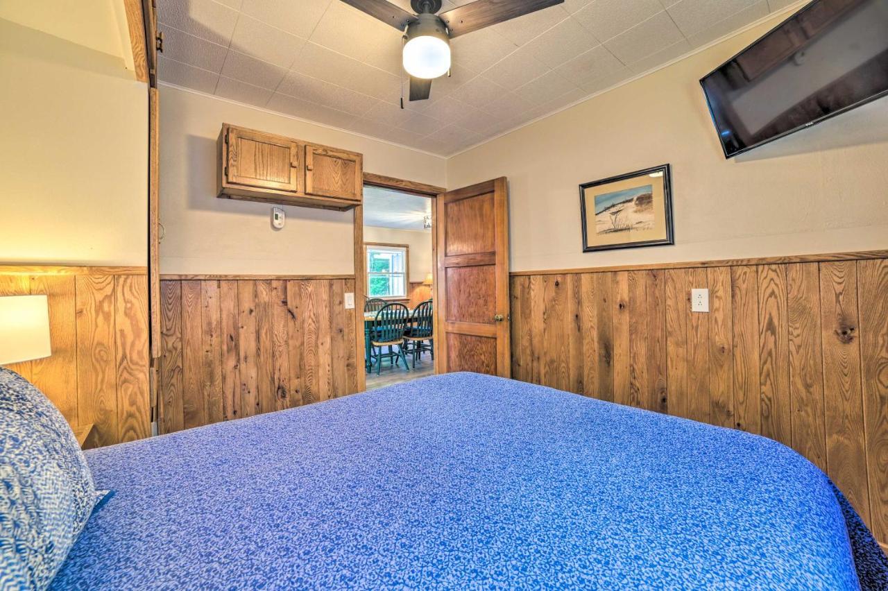 Lakefront Getaway With Kayaks And Deck Holiday home East Tawas