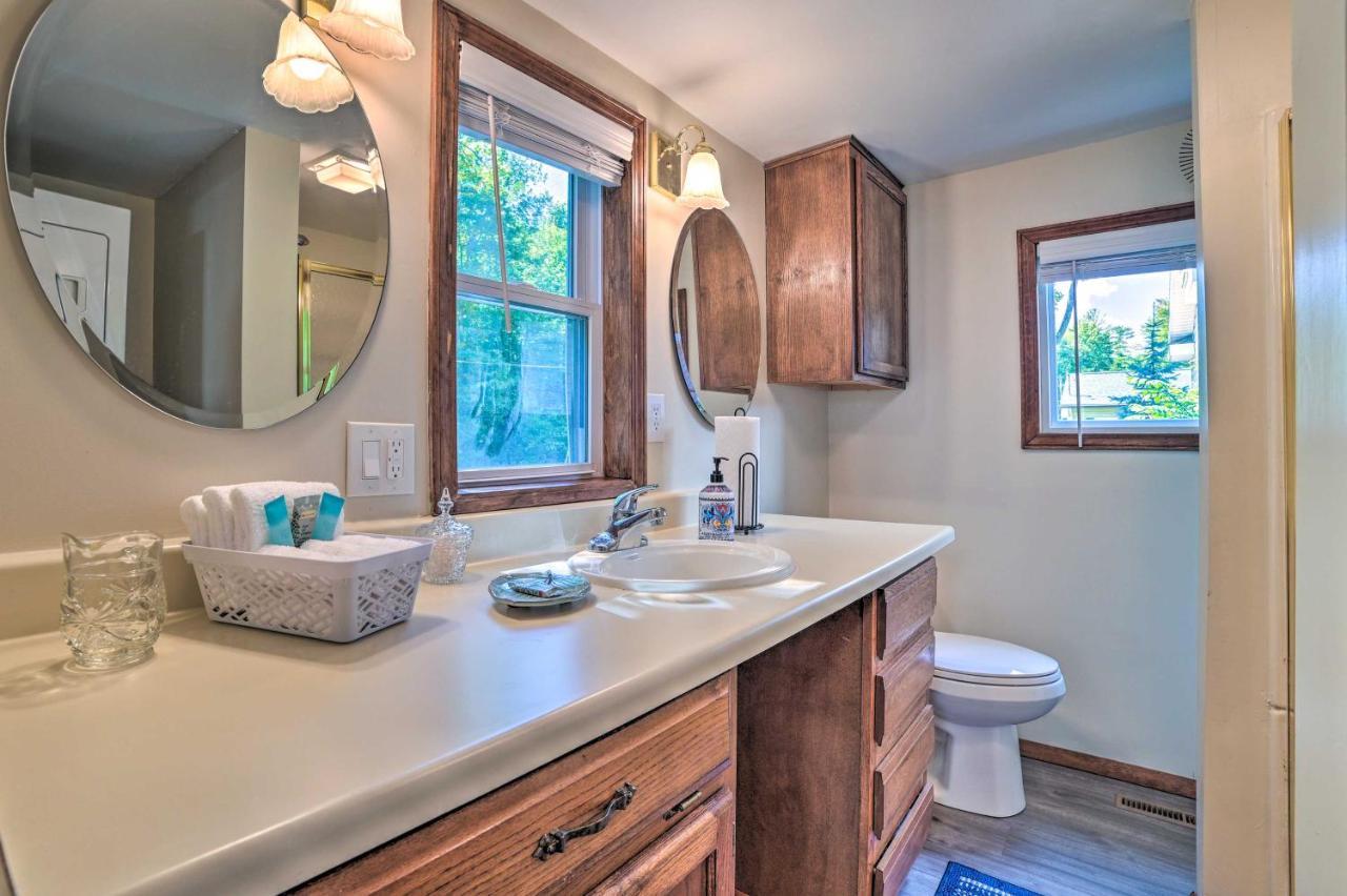 Lakefront Getaway With Kayaks And Deck * East Tawas