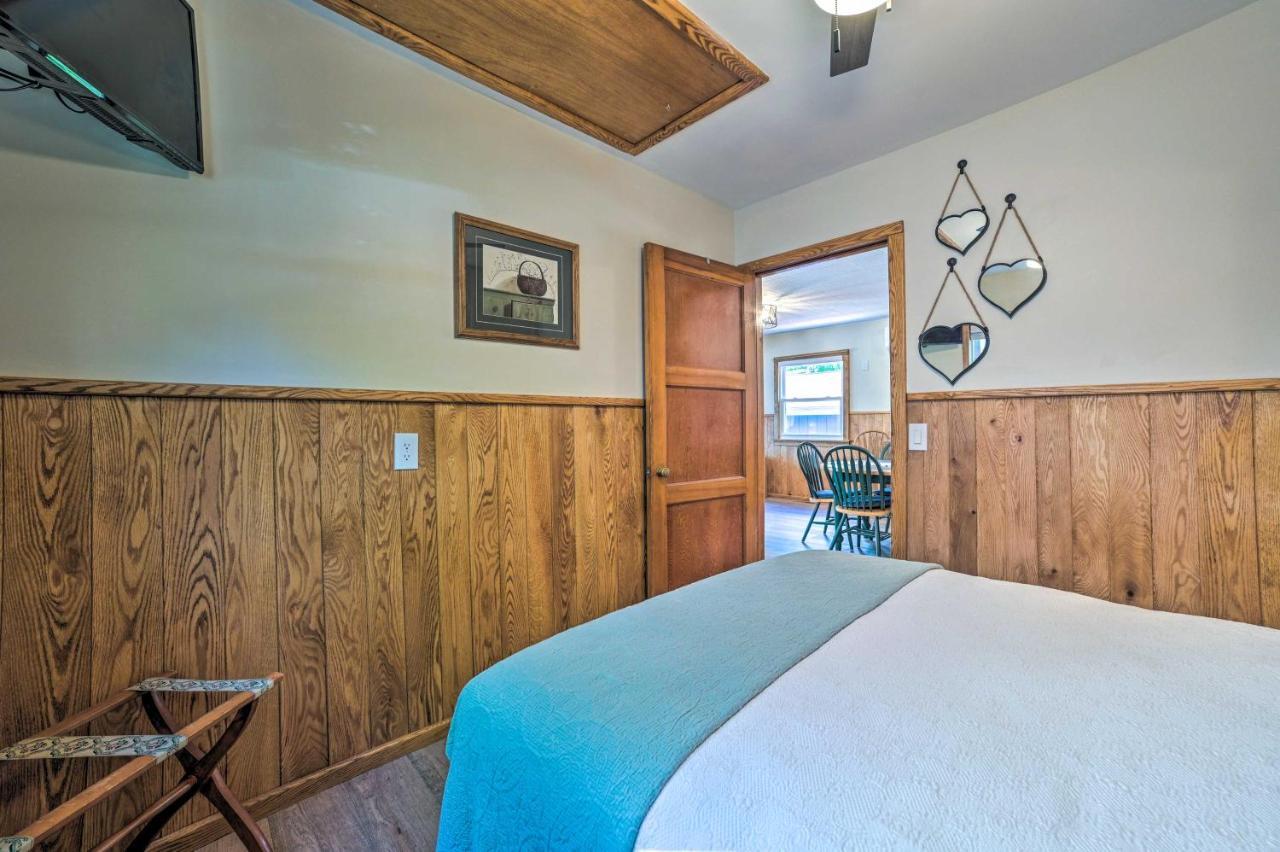 Lakefront Getaway With Kayaks And Deck East Tawas