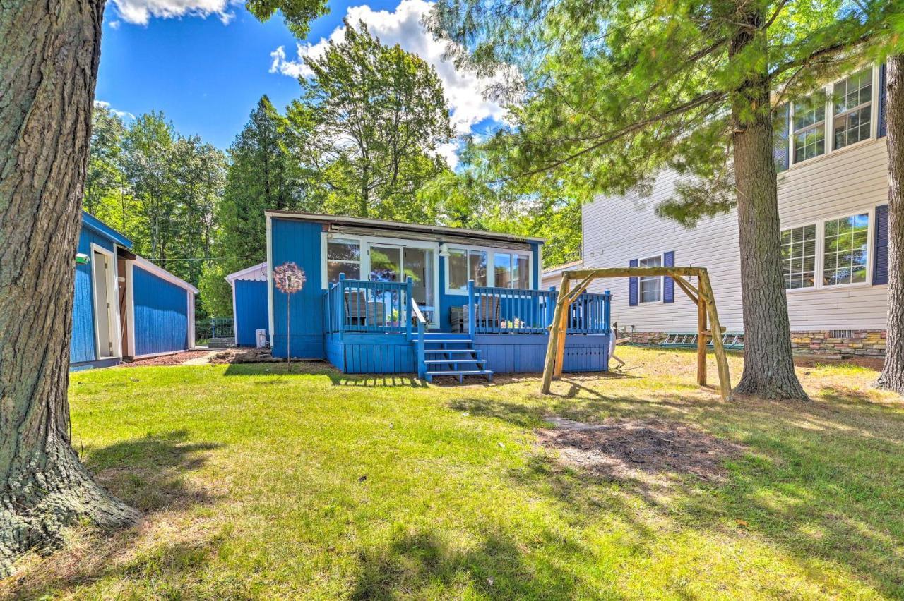 Lakefront Getaway With Kayaks And Deck Holiday home *